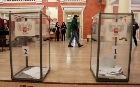 People vote during leadership elections in rebel-controlled Donetsk, Ukraine November 11, 2018.  REUTERS/Alexander  Ermochenko