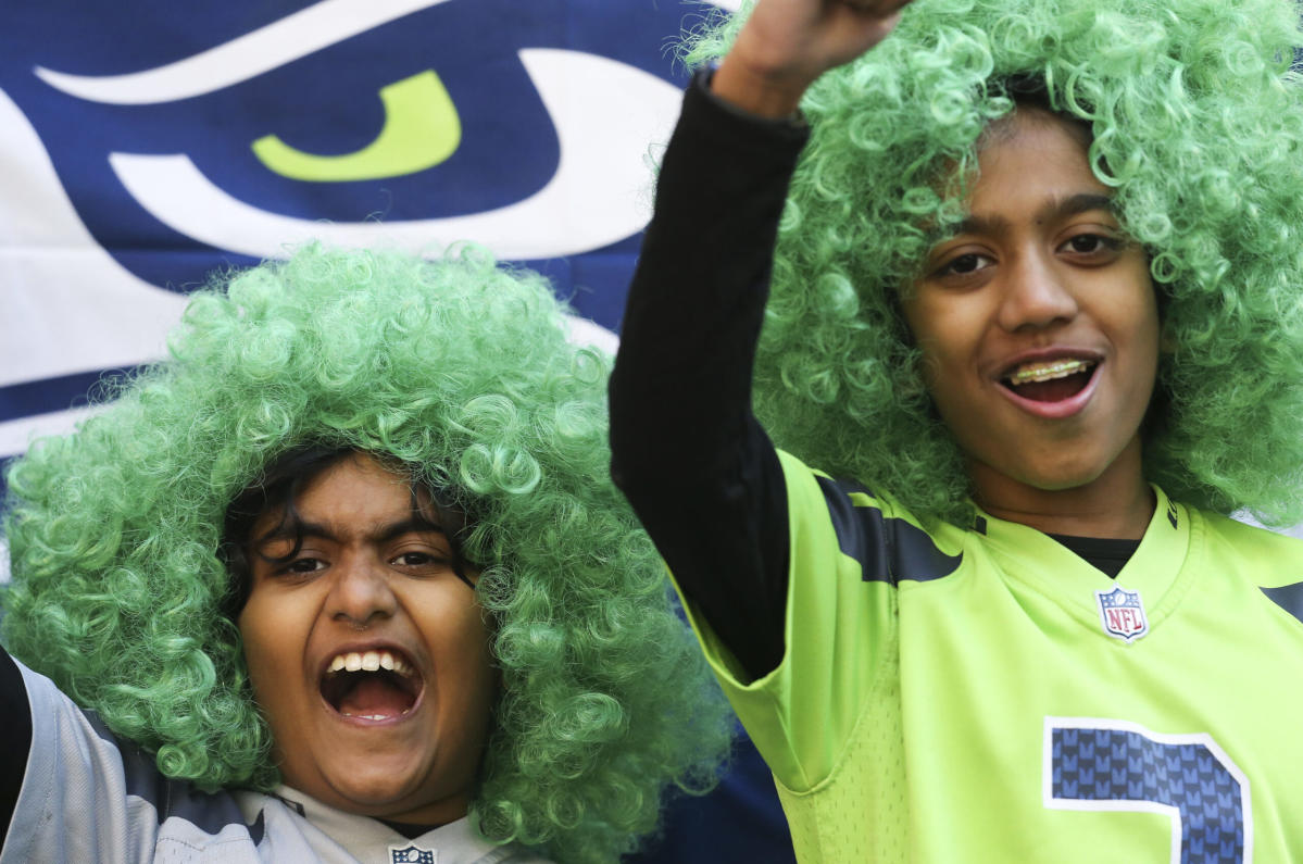 Seahawks Hit the Road for Annual 12 Tour, presented by Safeway