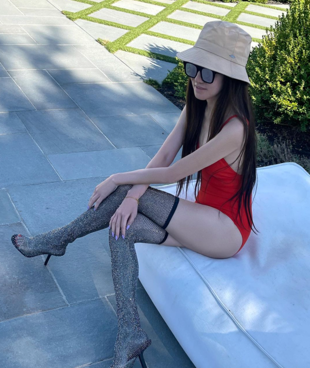 Vera Wang rocks red swimsuit and sparkly thigh-high boots - Good Morning  America