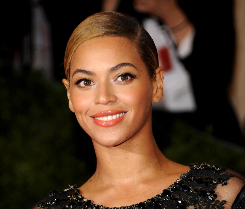 FILE - This May 7, 2012 file photo shows Beyonce Knowles at the Metropolitan Museum of Art Costume Institute gala benefit in New York. Beyonce will sing the national anthem at President Barack Obama's inauguration ceremony. The committee planning the Jan. 21 event also announced Wednesday that Kelly Clarkson will perform "My Country `Tis of Thee" and James Taylor will sing "America the Beautiful" at the swearing-in ceremony on the Capitol's west front. (AP Photo/Evan Agostini, File)