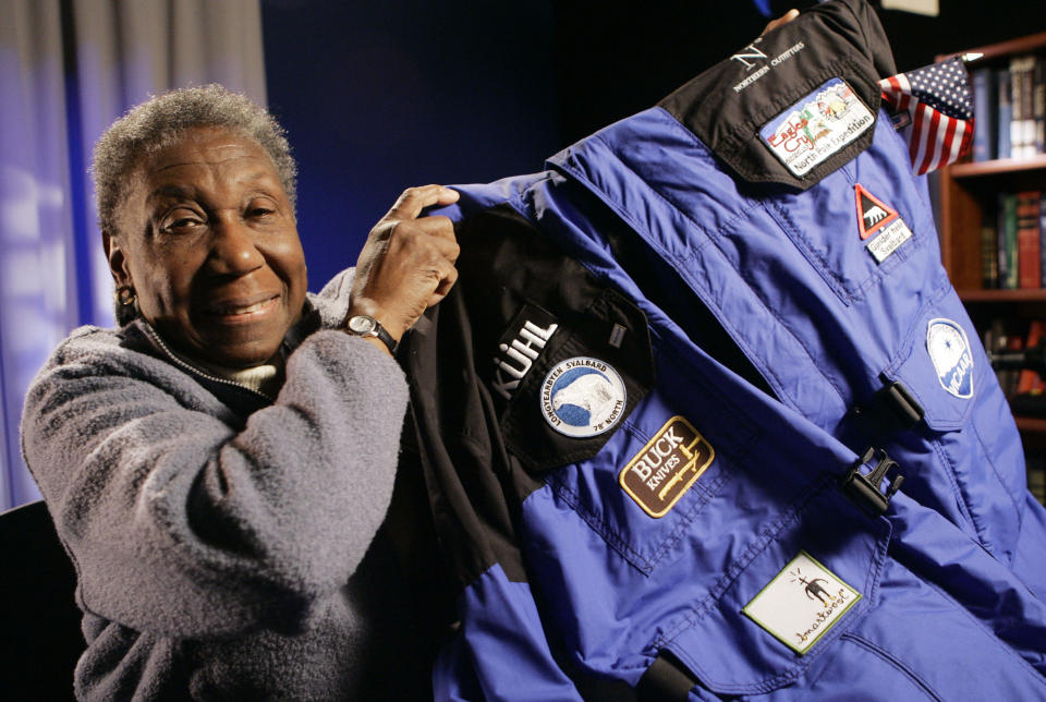 <p>2007 – BARBARA HILLARY – EXPLORATION – First known African-American woman to reach the North Pole. — Barbara Hillary, 75, shows the parka she wore on her trip to the North Pole, as she is interviewed in New York Thursday May 3, 2007. (AP Photo/Richard Drew) </p>