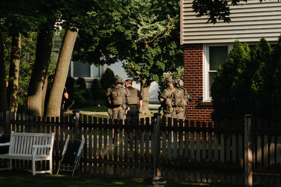 Agentes de la policía en Highland Park, Illinois, el 4 de julio de 2022. (Jamie Kelter Davis/The New York Times)