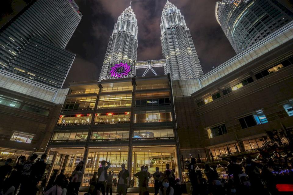 People celebrate New Year’s Eve at the KLCC park in Kuala Lumpur, December 31, 2020. — Picture by Firdaus Latif