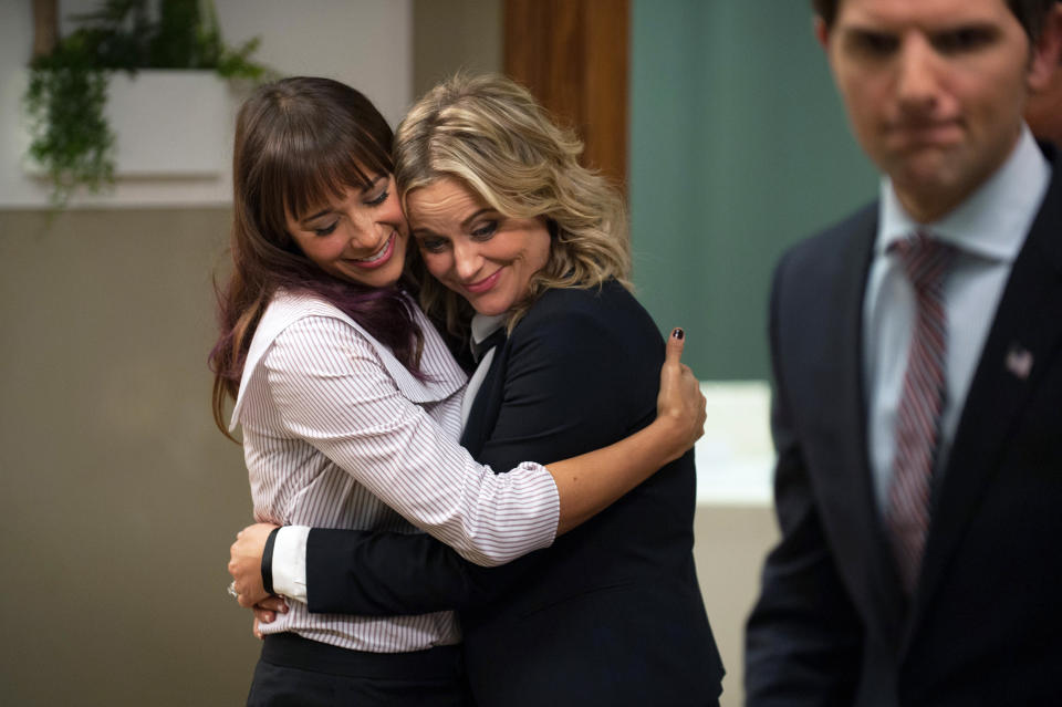 PARKS AND RECREATION -- "One Last Ride" Episode 712/713 -- Pictured: (l-r) Rashida Jones as Ann Perkins, Amy Poehler as Leslie Knope -- (Photo by: Colleen Hayes/NBCU Photo Bank/NBCUniversal via Getty Images via Getty Images)