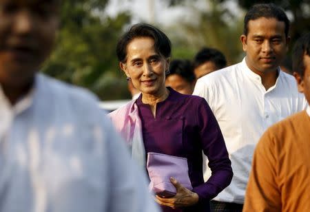 National League for Democracy (NLD) party leader Aung San Suu Kyi arrives for a meeting with NLD members of parliament at Sipin Guesthouse in Naypyitaw March 14, 2016. REUTERS/Soe Zeya Tun