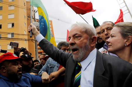 Former Brazilian President Luiz Inacio Lula da Silva arrives at Federal Justice, with senator Gleisi Hoffmann (R) for a testimony in Curitiba, Brazil, May 10, 2017. REUTERS/Nacho Doce