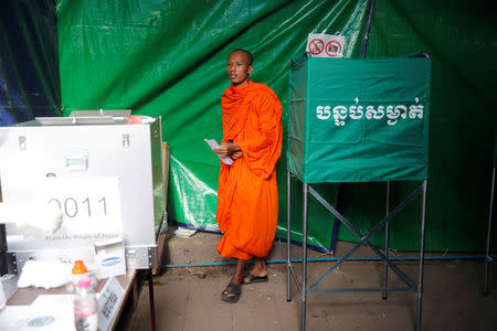 A monk votes at a polling station during a general election in Phnom Penh, Cambodia July 29, 2018. REUTERS/Darren Whiteside