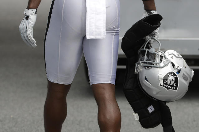 Reports: Raiders' Antonio Brown files new helmet grievance