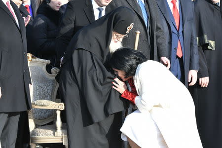 Georgia's newly elected President Salome Zurabishvili embraces to Patriarch Ilia II during inauguration ceremony in Telavi, Georgia, December 16, 2018. REUTERS/Irakli Gedenidze/Pool