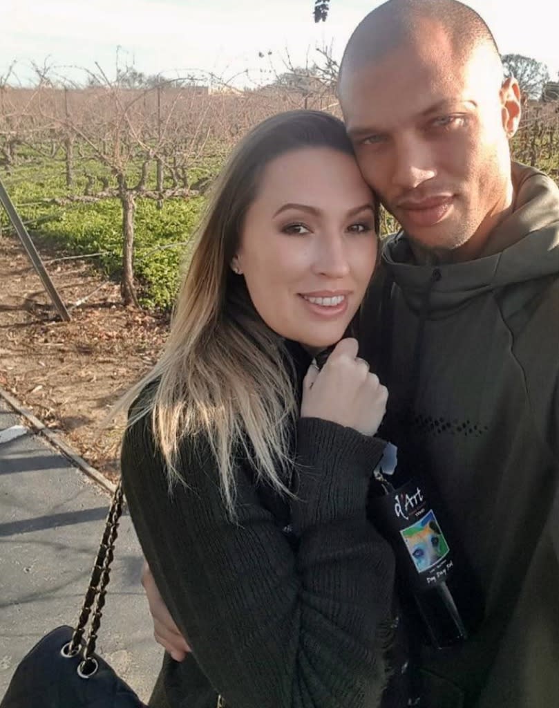 Jeremy Meeks poses with his wife, on their 8th anniversary. (Photo: Courtesy of Instagram.com/jmeeksofficial)