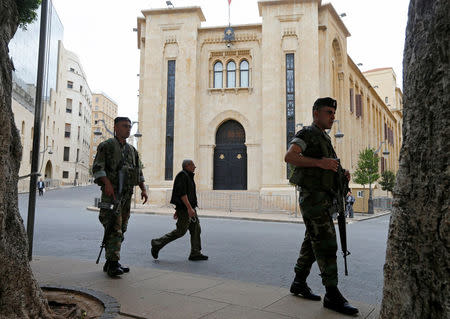 Lebanese army soldiers secure the area outside the parliament building in downtown Beirut, Lebanon April 12, 2017. REUTERS/Mohamed Azakir