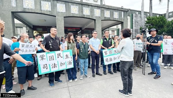 虎尾設飛彈基地假訊息，籲請雲檢找出藏鏡人，揪出國內共謀者。（記者劉春生攝）