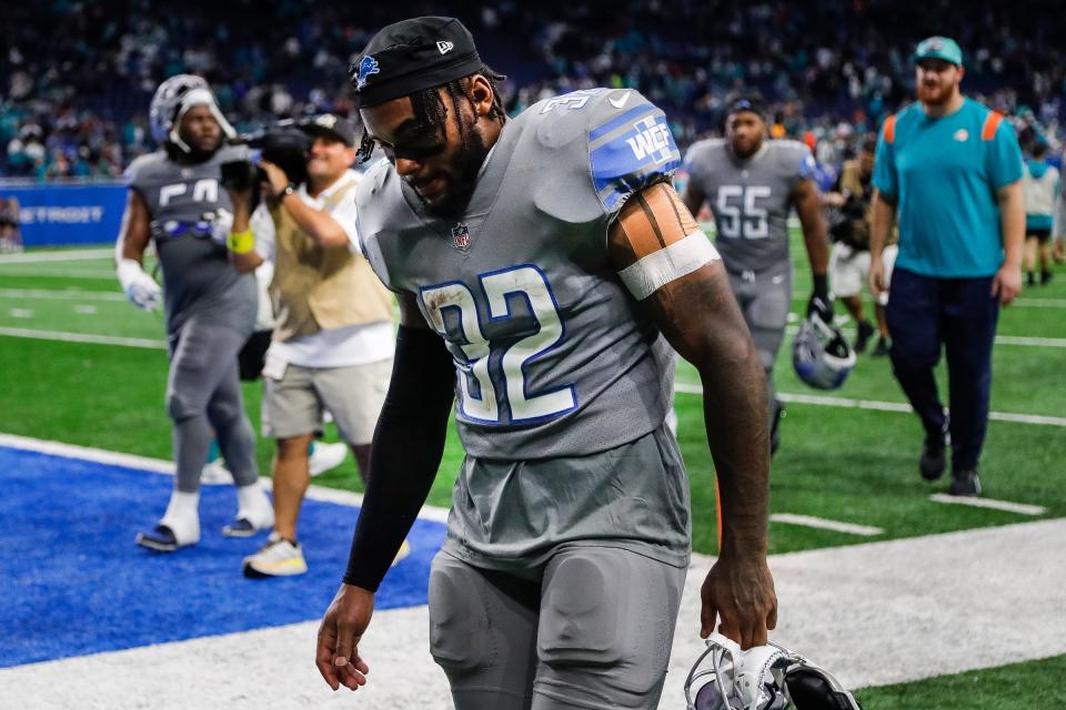 Detroit Lions running back D'Andre Swift (32) walks off the field after the Lions lost, 31-27, to the Miami Dolphins at Ford Field in Detroit on Sunday, Oct. 30, 2022.