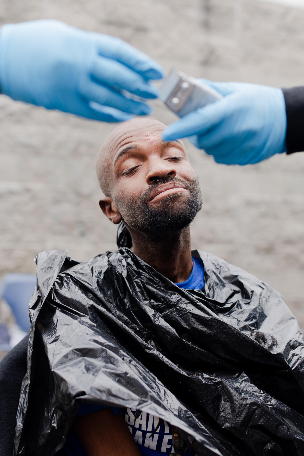 Shirley Raines, fundadora de la organización sin fines de lucro Beauty 2 the Streetz, en el área de Skid Row de Los Ángeles, el 10 de junio de 2023. (Alex Welsh/The New York Times)