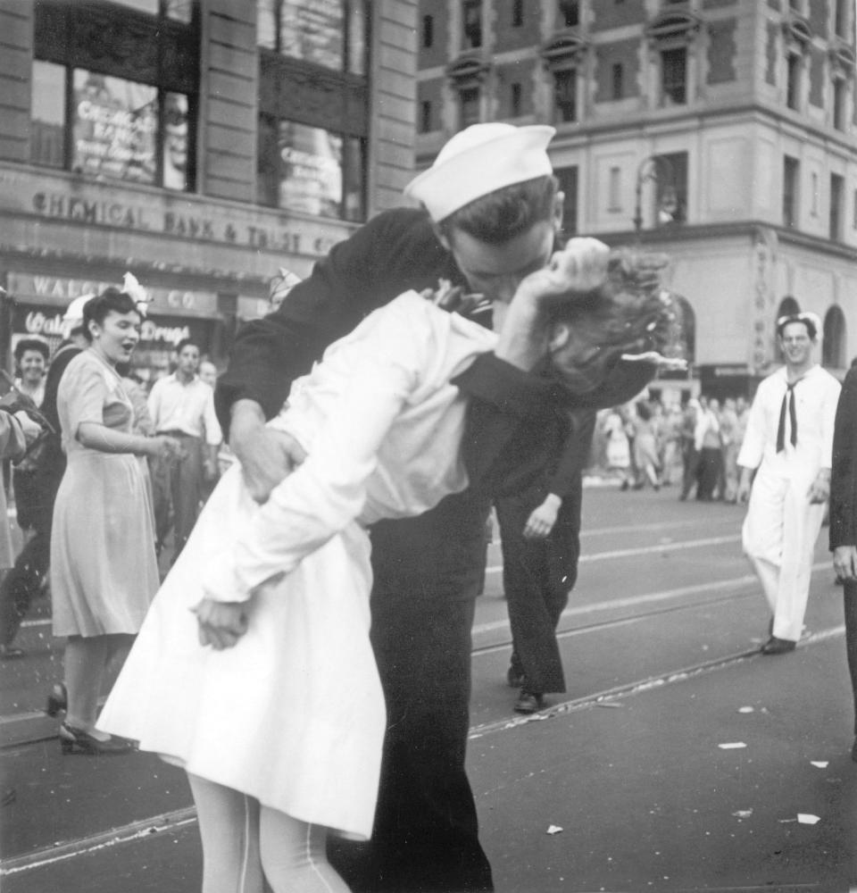 George Mendonsa was shown kissing Greta Zimmer Friedman, a dental assistant in a nurse's uniform, on August 14 1945.