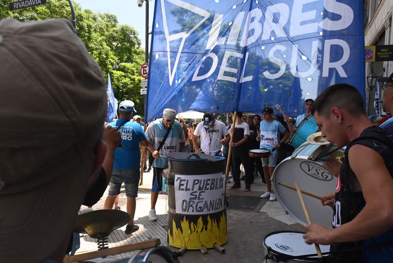 Organizaciones sociales marchas a los supermercados para pedir un fin de año sin hambre