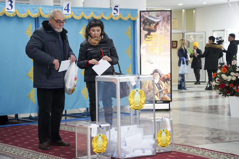 A couple cast their ballots at a polling station in Almaty, Kazakhstan, Sunday, Nov. 20, 2022. Kazakhstan's president appears certain to win a new term against little-known challengers in a snap election on Sunday. Five candidates are on the ballot against President Kassym-Jomart Tokayev, who faced a bloody outburst of unrest early this year and then moved to marginalize some of the Central Asian country's longtime powerful figures. (Vladimir Tretyakov/NUR.KZ via AP)