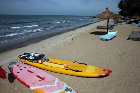 An empty beach is seen at Senegambia, a day after the country declared a state of emergency, in Banjul, Gambia January 18, 2017. REUTERS/Afolabi Sotunde