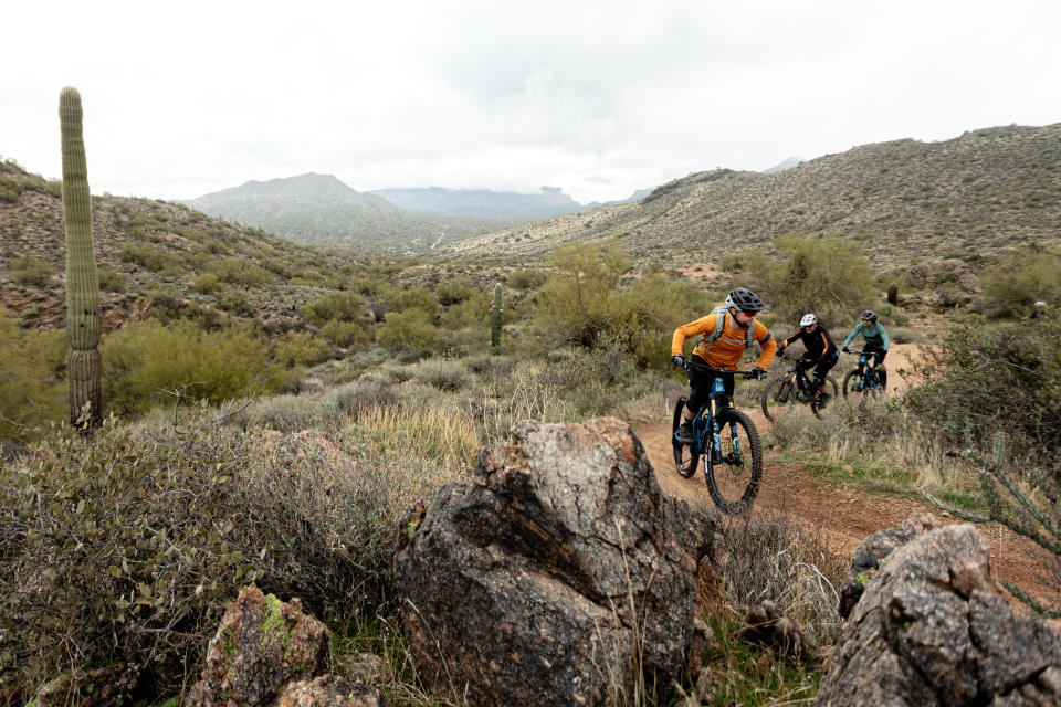 Rider crossing desert on Pivot Switchblade