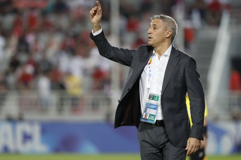 Hernán Crespo fue despedido de Al Duhail en Qatar y se ubica como uno de los principales candidatos para asumir en Racing