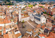 Un gap tra Nord, Centro e Sud si conferma praticamente in tutti diversi ambiti presi in esame nella graduatoria di ItaliaOggi e Università La Sapienza di Roma e che quest'anno vede al primo posto, per qualità della vita, Trento e all'ultimo Agrigento. In generale i dati dimostrano che nel 2019 la qualità della vita in Italia è complessivamente migliorata. Oggi sono 65 su 107 le province italiane in cui la qualità di vita è buona o accettabile (nel 2015 erano 53 su 110)