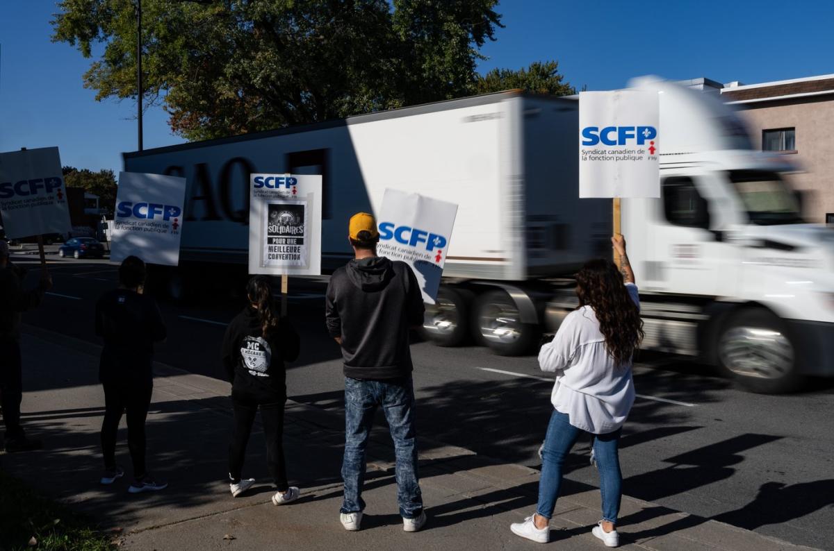 Port of Montreal dockworkers set to launch overtime strike as contract talks continue