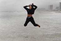 <p>Nia Imani Franklin vollführt vor der Küste von Atlantic City einen Freudensprung. Die New Yorkerin wurde am Sonntag zur neuen Miss America gekürt. (Bild: Reuters/Carlo Allegri) </p>