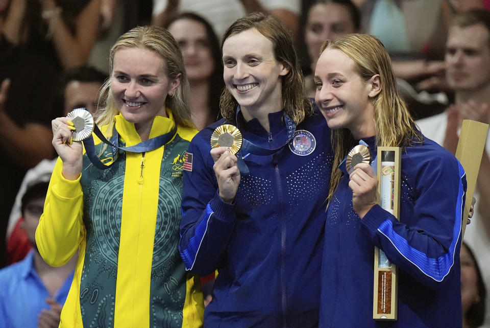 Katie Ledecky swims into history with 800 freestyle victory at the