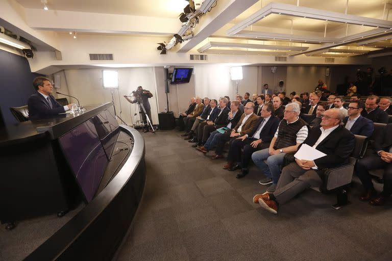 En la conferencia hubo una amplia participación de funcionarios y empresarios del sector