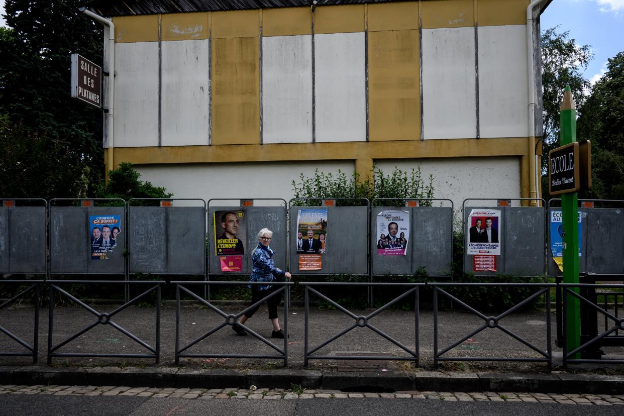 Les candidats aux législatives dans les 577 circonscriptions ont jusqu’à 18h, ce dimanche 16 juin, pour déposer leur déclaration de candidature en préfecture (photo d’illustration des panneaux électoraux en juin 2024 dans le Rhône)