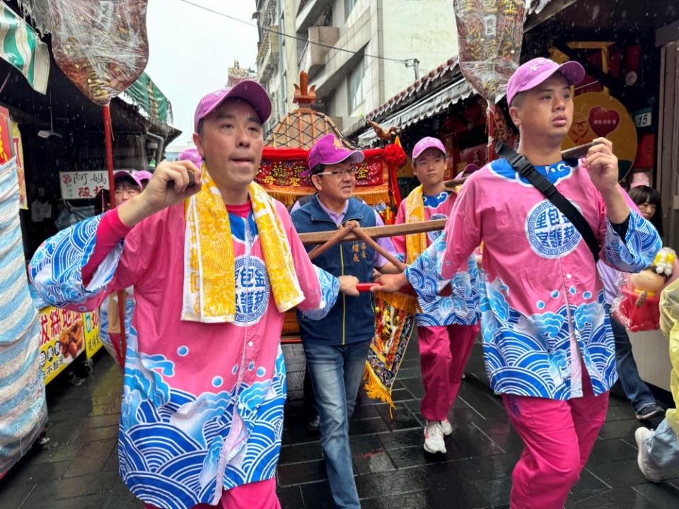 游忠義表示，慈護宮自建廟200多年以來，一直是北海岸民眾祈求平安、風調雨順的重要精神支柱及庇佑力量。在每年農曆4月16日海岸最大退潮時，舉辦全台唯一海岸行腳的活動，並於2018年11月6日列入新北市無形文化資產，每年都吸引上千名信眾報名參加，在此希望藉由這個行腳活動讓更多民眾認識北海岸金包里媽祖的慈恩聖德，讓金山在地的傳統文化能夠永續傳承、發揚光大，也希望藉由本次活動吸引更多民眾來欣賞北海岸美景，來品嘗金山在地美食，成功行銷專屬金山獨特的魅力。