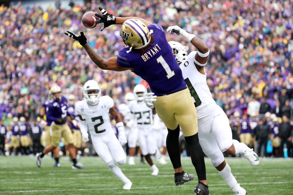 SEATTLE, WASHINGTON - OCTOBER 19: Hunter Bryant #1 of the Washington Huskies completes a pass against Jevon Holland #8 of the Oregon Ducks in the second quarter during their game at Husky Stadium on October 19, 2019 in Seattle, Washington. (Photo by Abbie Parr/Getty Images)