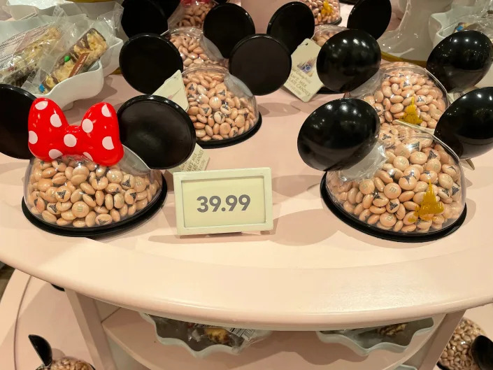 mickey and minnie m&ms at disney world