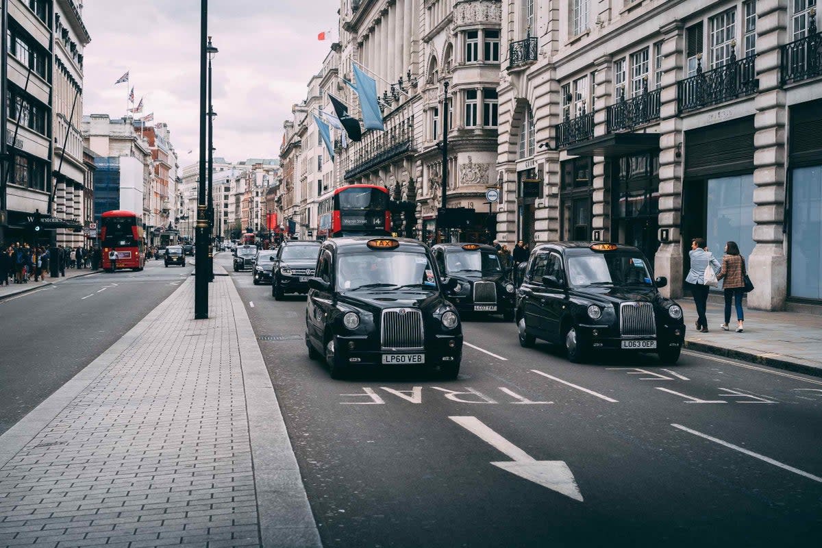 Stock photo of black cabs in London (Unsplash / Ferdinand Stöhr)