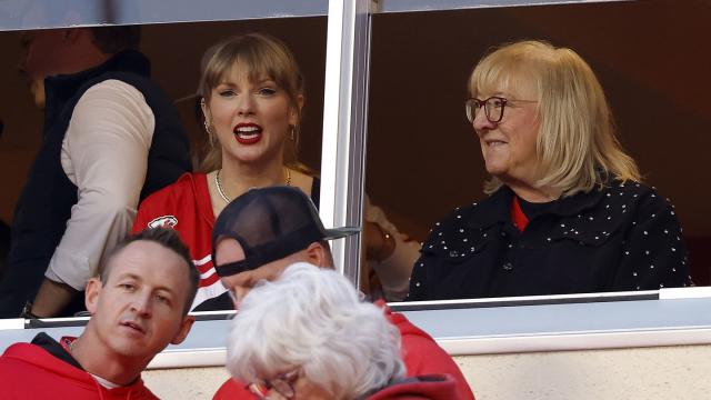 Taylor Swift Gives Stadium Worker HUGE Tip Following Chiefs Game