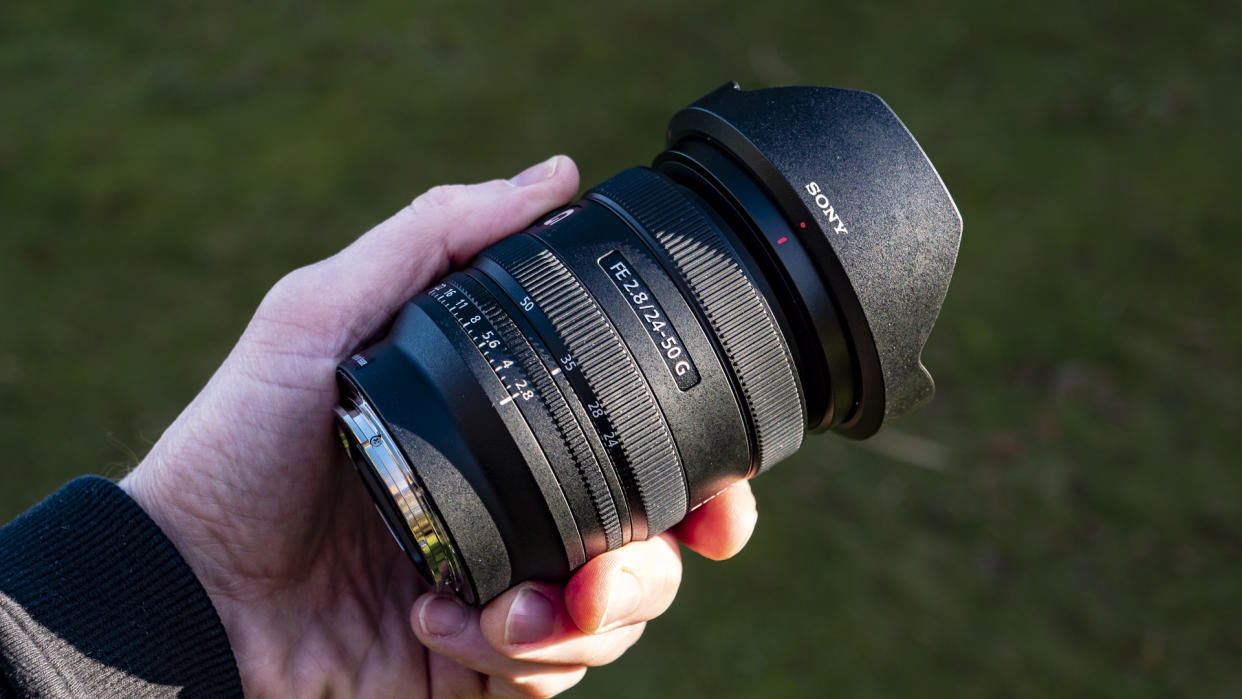  Sony FE 24-50mm F2.8 G. 