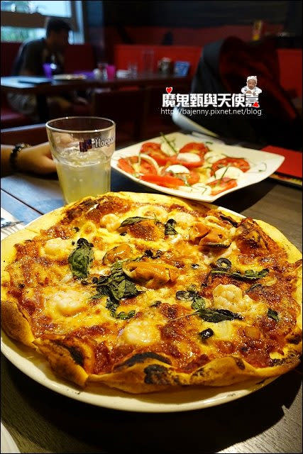 《小姑食記》捷運板橋車站/新板特區美食～誠品新板店Alleycat's Pizza巷貓餐廳板橋親子餐廳