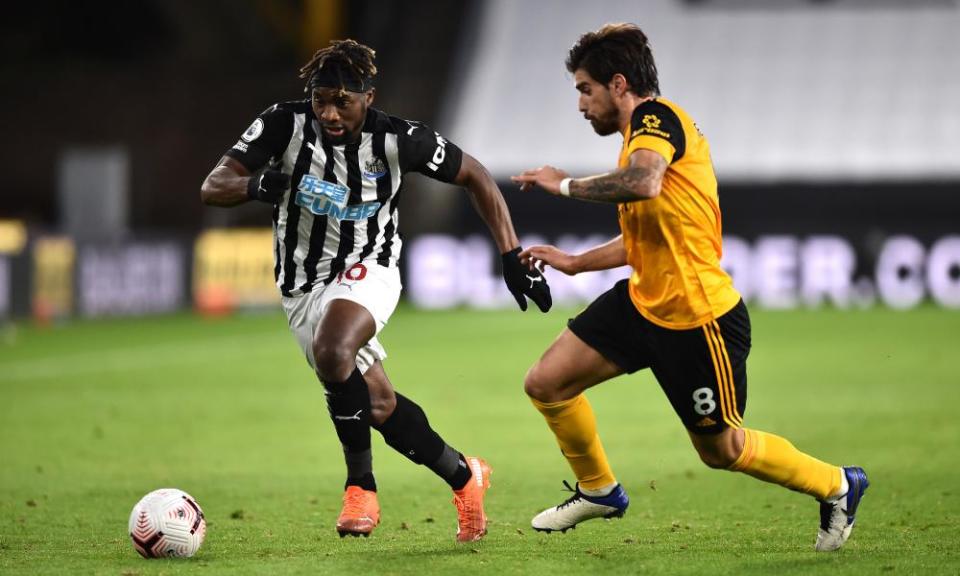 Newcastle’s Allan Saint-Maximin under challenge from Rúben Neves.