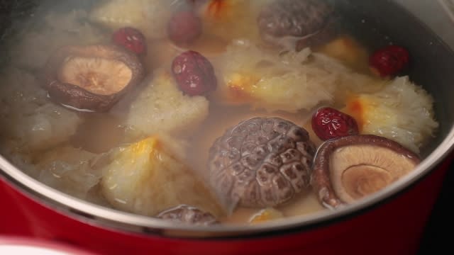Simmering Waist Tonic Chicken Soup