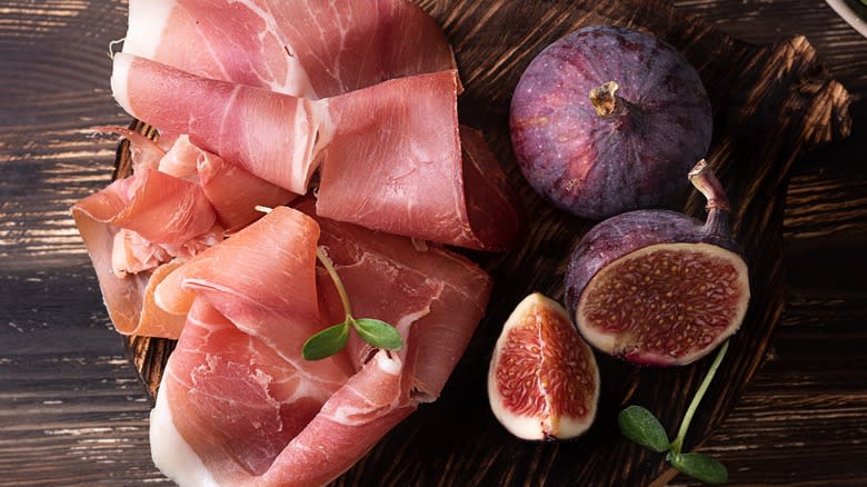 fig and prosciutto appetizer 