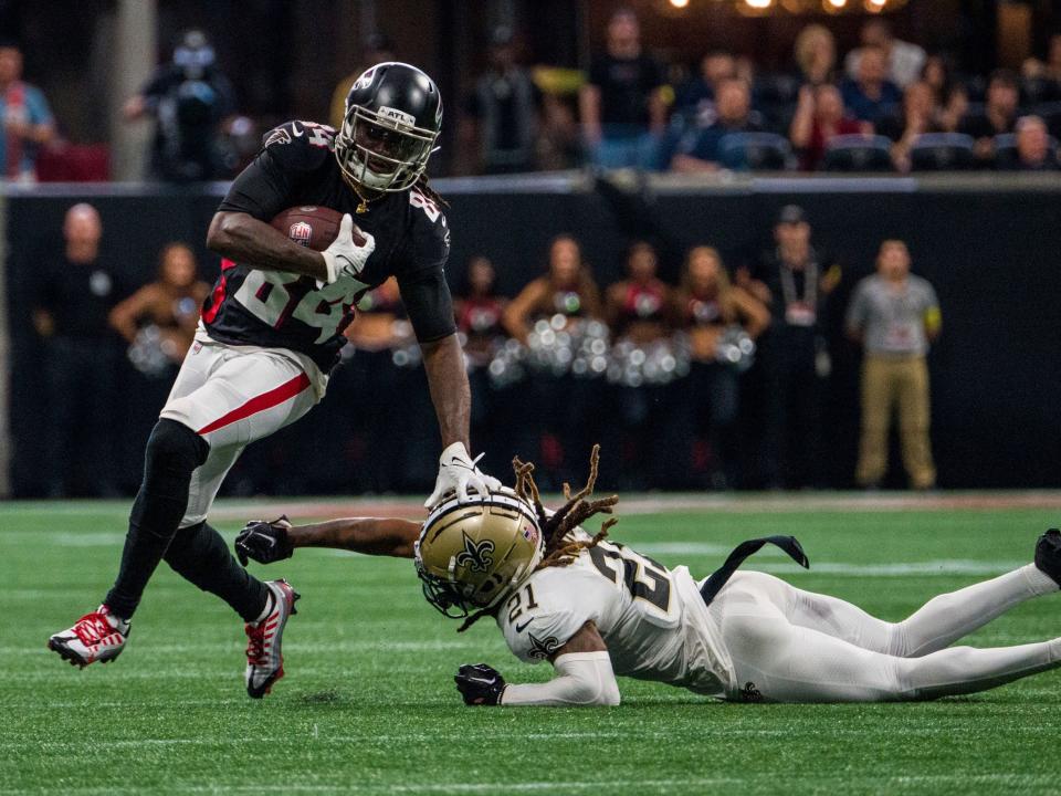 Cordarrelle Patterson eludes a tackler against the New Orleans Saints.