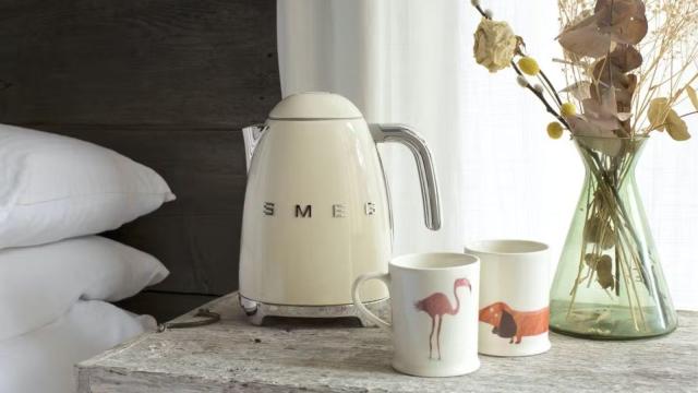 SMEG 7 CUP Kettle (Cream)