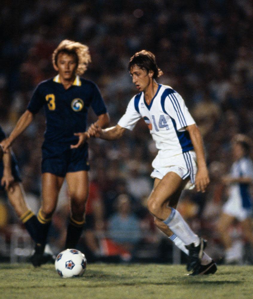 Johan Cruyff in action for the Los Angeles Aztecs against the New York Cosmos in 1979.