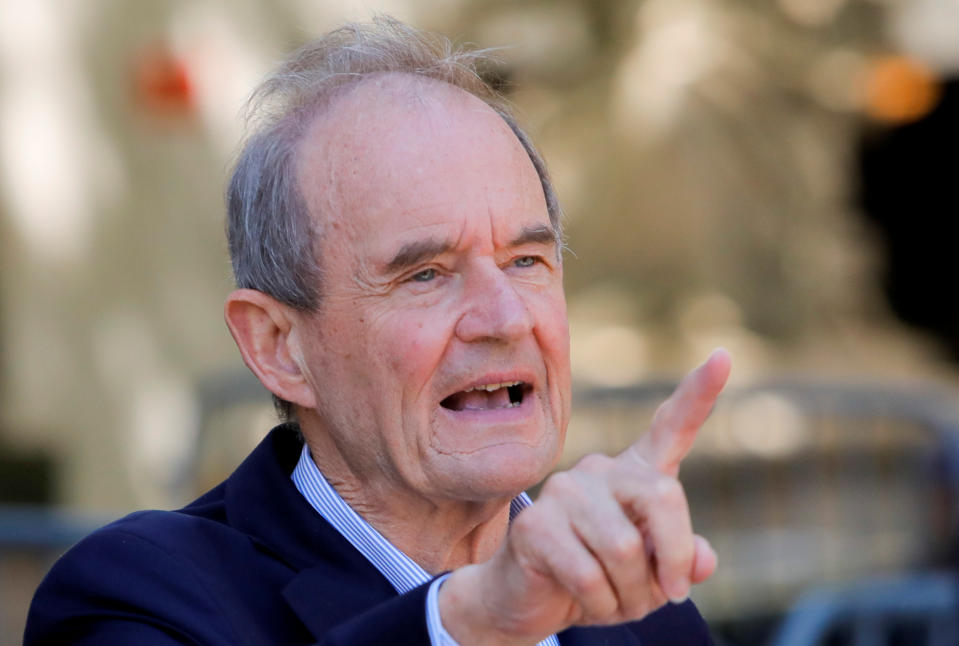 El abogado David Boies hace un gesto mientras sale de la corte del Distrito Sur de Nueva York, Nueva York, EE. UU., 15 de julio de 2019. REUTERS/Andrew Kelly