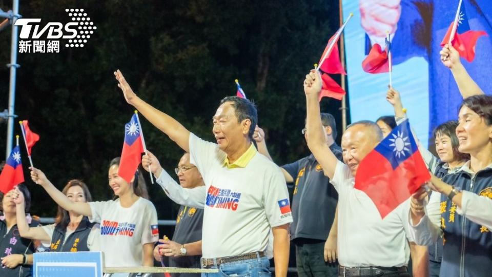 徐耀昌在郭台銘造勢活動上喊「下架國民黨」。（圖／TVBS資料畫面）