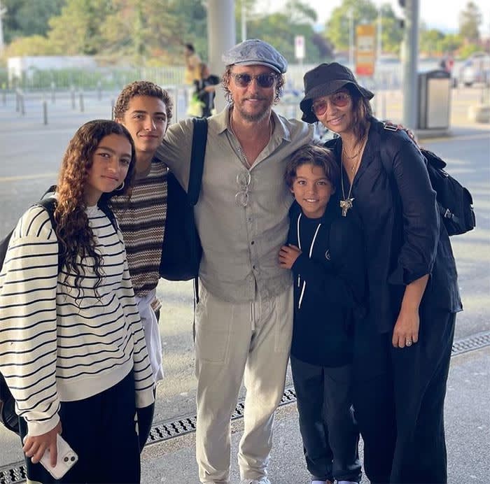 Matthew McConaughey con su esposa y sus tres hijos