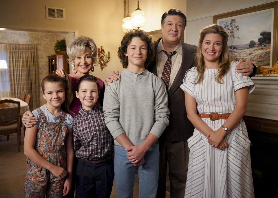 LOS ANGELES - OCTOBER 9: "Family Dynamics and a Red Fiero"- Pictured Behind the Scenes: Missy (Raegan Revord), Meemaw (Annie Potts), Sheldon (Iain Armitage), Georgie (Montana Jordan), George Sr. (Lance Barber) and Mary (Zoe Perry). A Thanksgiving dinner turns into a family fight when George Sr. is offered a job in Oklahoma, on YOUNG SHELDON, Thursday, Nov. 15 (8:31-9:01 PM, ET/PT) on the CBS Television Network. (Photo by Bill Inoshita/CBS via Getty Images) 