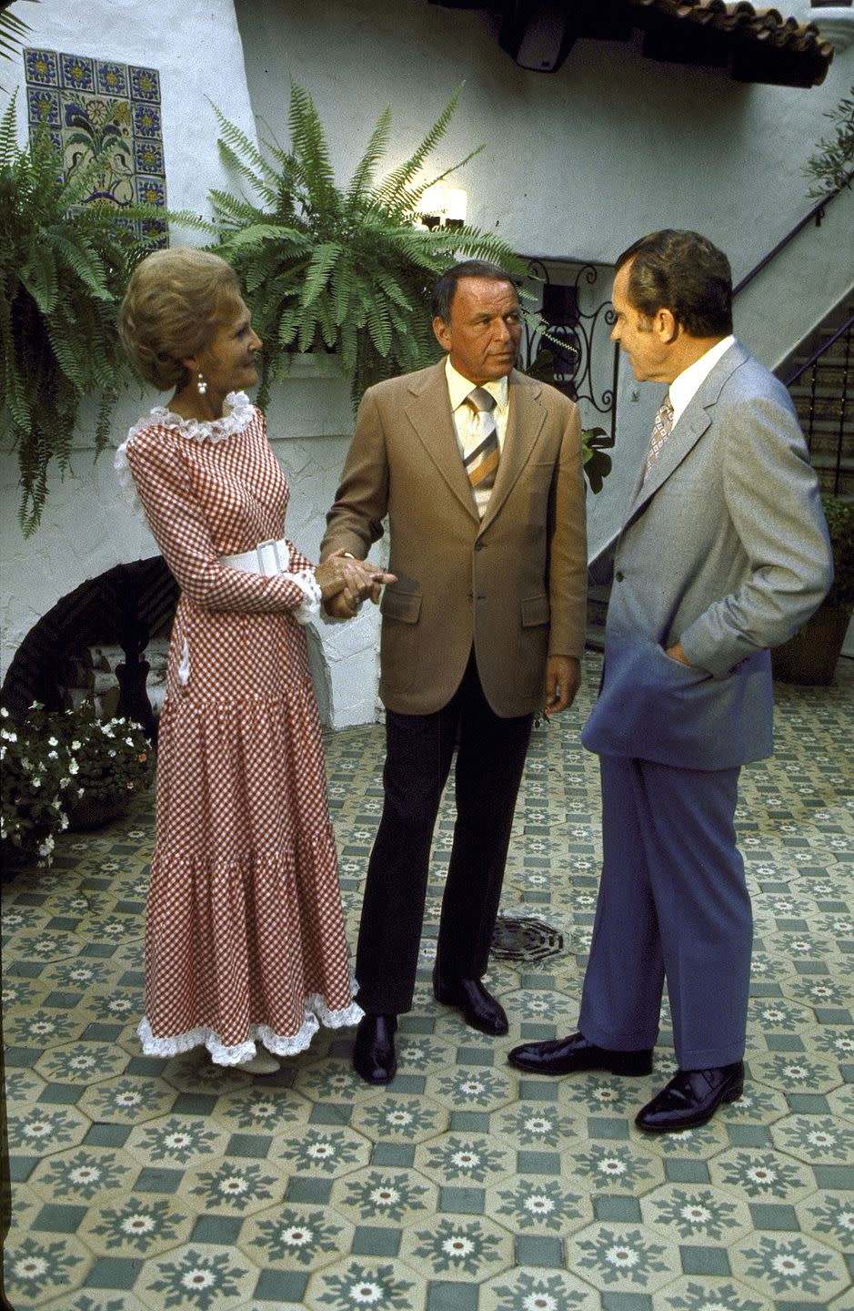 <p>The President and First Lady welcome Frank Sinatra into their home in San Clemente, California for a fundraising event in 1972.</p>