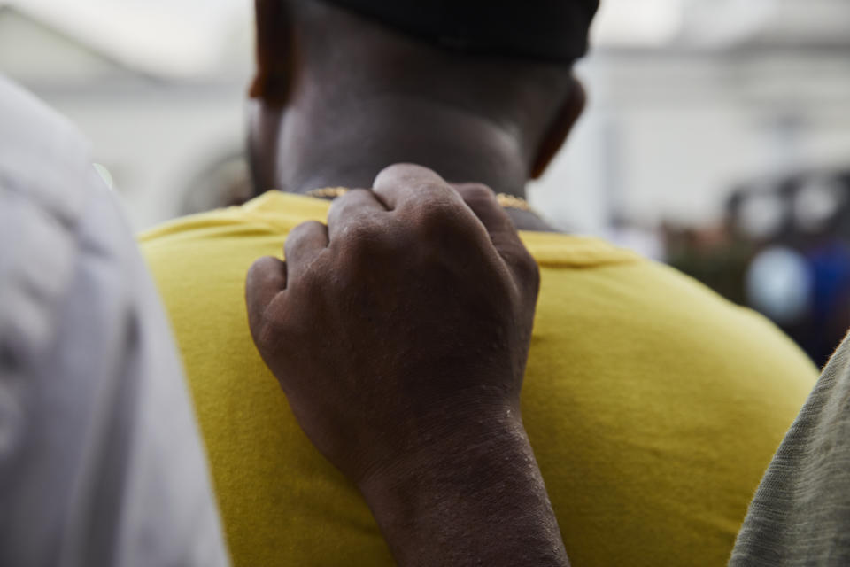 The neighborhood mourns near St. Anthony's Church  in Colombo, Sri Lanka, on April 21, 2019.  (Photo: Tharaka Basnayaka/Bloomberg via Getty Images)