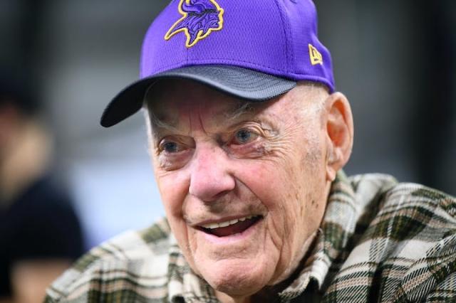 Bud Grant, Hall of Fame coach of powerful Minnesota Vikings teams, dies at  95